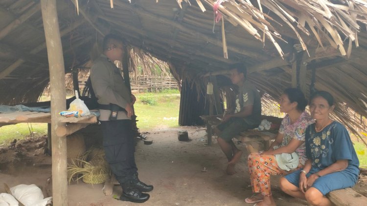 Bhabinkamtibmas Polsek Pantaibaru Lakukan Patroli Dialogis dan Himbauan Kamtibmas di Desa Oebau