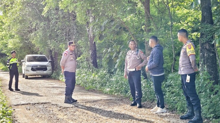 Kapolres Rote Ndao Tinjau TKP Laka Tunggal Yang Menyebabkan Korban Meninggal Dunia Di Rote Barat