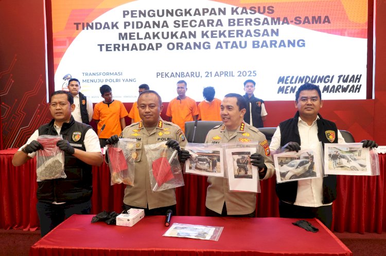 Polda Riau Tangkap Empat Debt Collector Yang Terlibat Pengrusakan dan Intimidasi