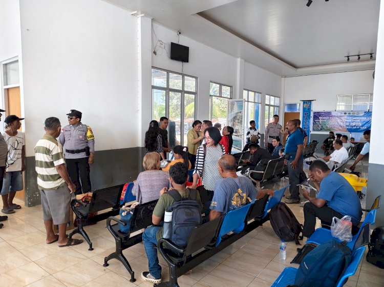 Kapolsek Lobalain : Pastikan Keamanan Masyarakat Personel Polsek Lobalain Jaga Ketat Area Pelabuhan