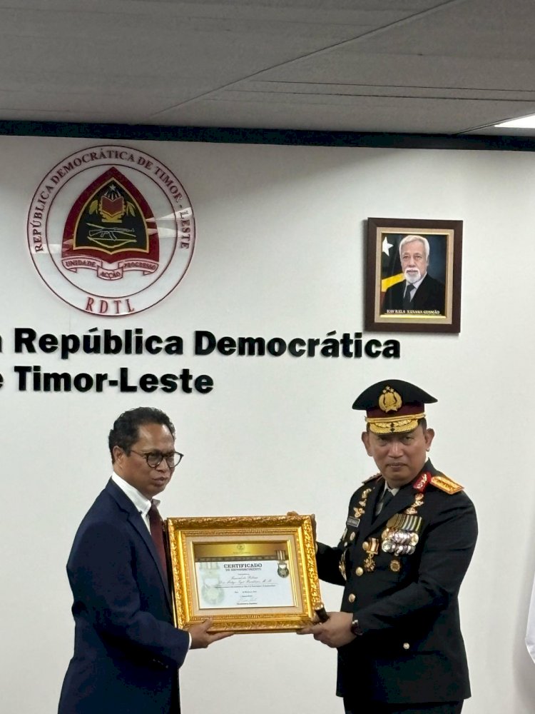 Kapolri dan Empat Pati Polri Terima Penghargaan Tertinggi dari Pemerintah Timor Leste