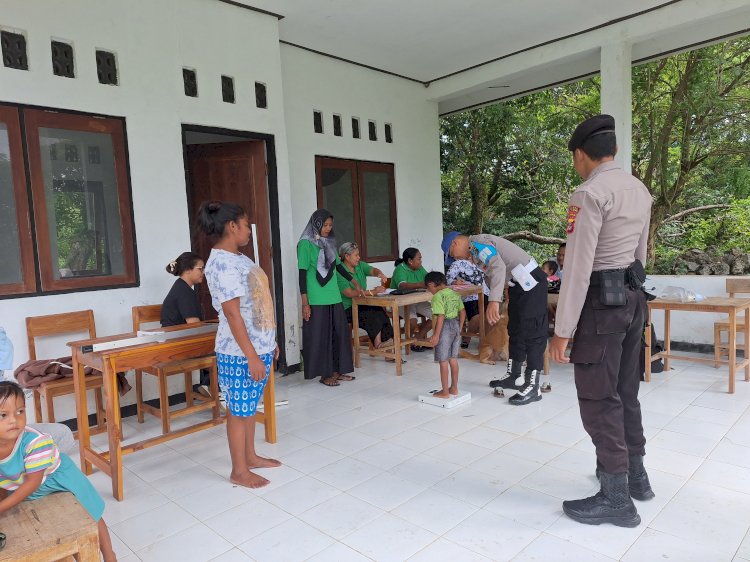 Polsek Pantaibaru Dukung Program Pemerintah Melalui Pemeriksaan Kesehatan Bagi Masyarakat Oleh Puskesmas Korbafo