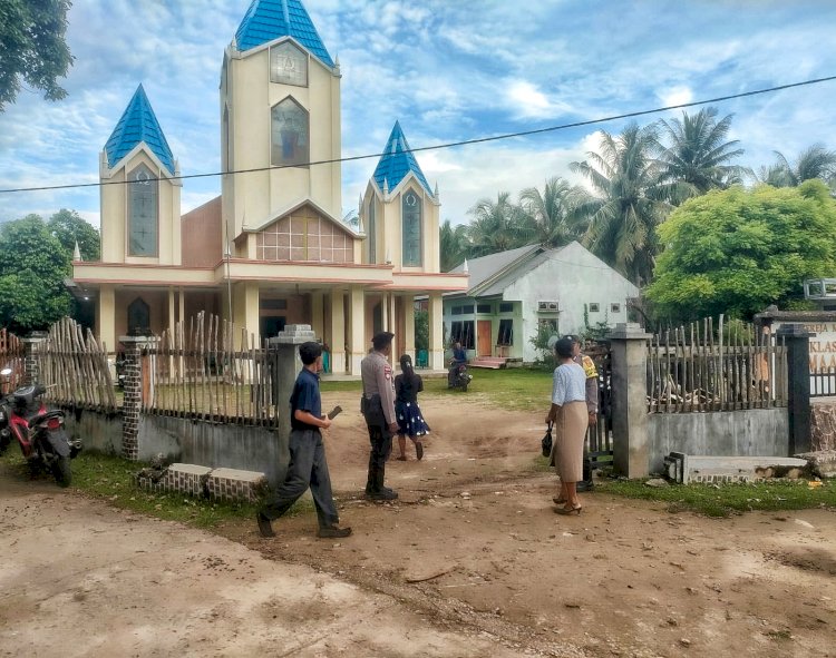 Polsek Rote Barat Hadir Lakukan Pengamanan Ibadah Untuk Jamin Keamanan Masyarakat