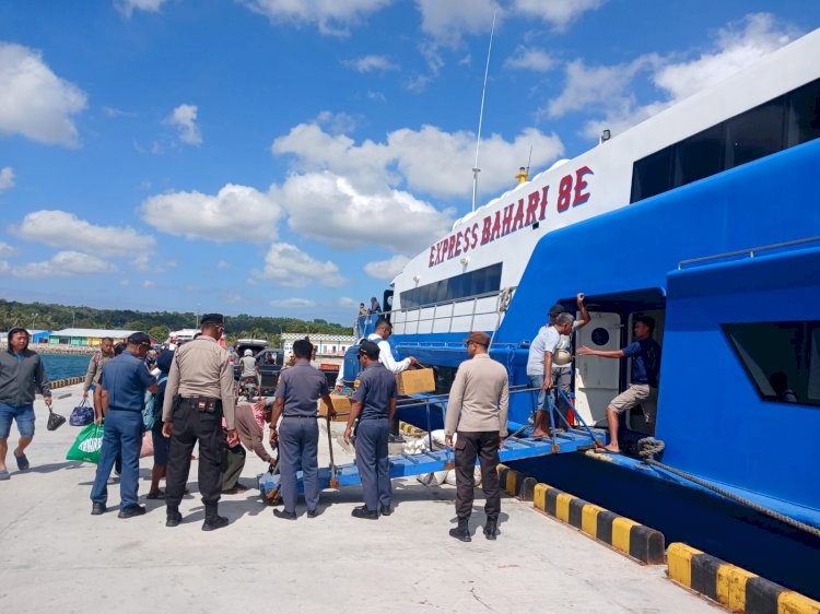 Polsek Lobalain Lakukan Pengamanan Pada Pelabuhan Baa Untuk Jamin Keamanan Warga