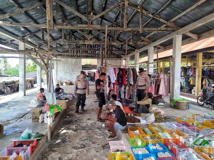 Jamin Keamanan Dan Kenyamanan Warga, Personel Polsubsektor Suelain Patroli Pada Pasar Kuli Aisele