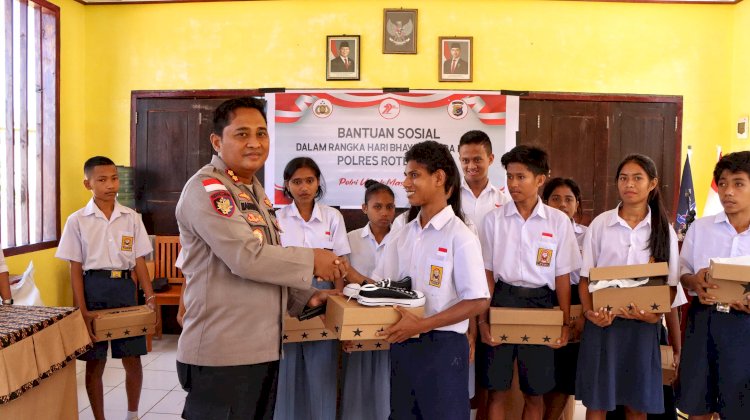 Polres Rote Ndao Gelar Bansos Jelang HUT Bhayangkara Ke 79, Wujud Hadirnya Polri Untuk Masyarakat