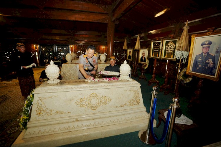 Rangkaian Hari Bhayangkara ke-79, Kapolri Ziarah ke Makam Presiden RI ke-2 Soeharto