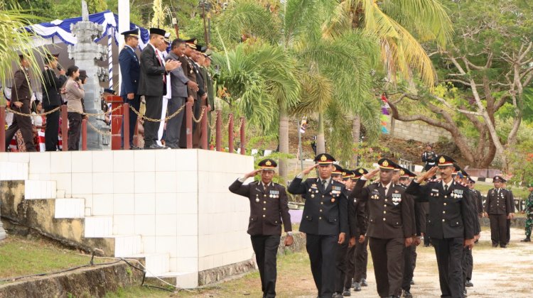 Defile Pasukan Menambah Semarak  Puncak Upacara   Peringatan Hari Bhayangkara Ke 79 Polres Rote Ndao