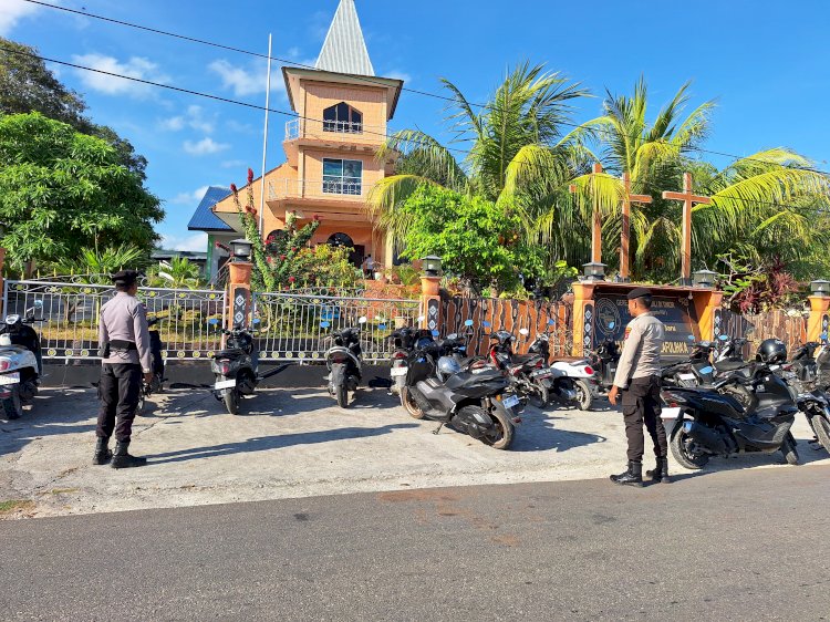 Polsek Pantaibaru Intensifkan Pengamanan Kebaktian Minggu Untuk Jamin Kenyamanan Jemaat