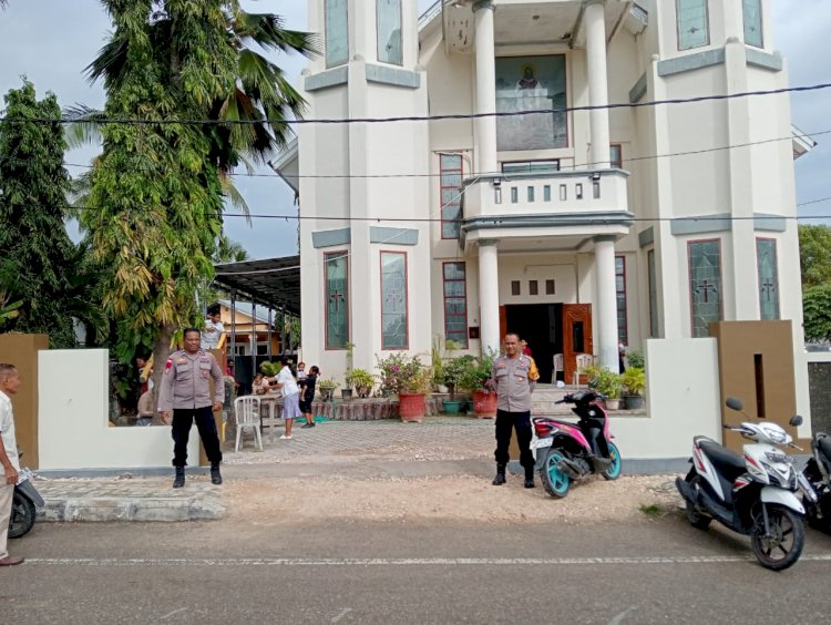 Pengamanan Ibadah Minggu Oleh Personel Polsek Lobalain
