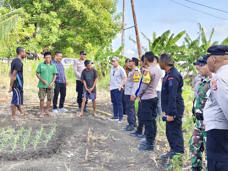 Anggota Komisi III DPR RI  Melakukan Peninjauan Lahan P2B Bhabinkamtbmas Polsek Rote Barat