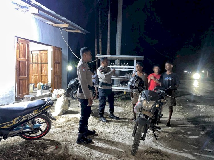 Patroli Malam Personel Polsek Rote Barat Laut, Langkah Preventif Antisipasi Gangguan Keamanan