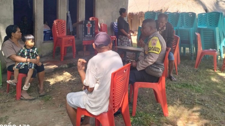 Sambangi Rumah Duka, Wujud Empati Bhabinkamtibmas Polsek Rote Selatan Terhadap Warga Binaan