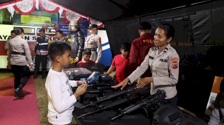 Stand Pameran Polres Rote Ndao Siap Memberikan Edukasi Kepada Masyarakat Tentang Tugas Kepolisian
