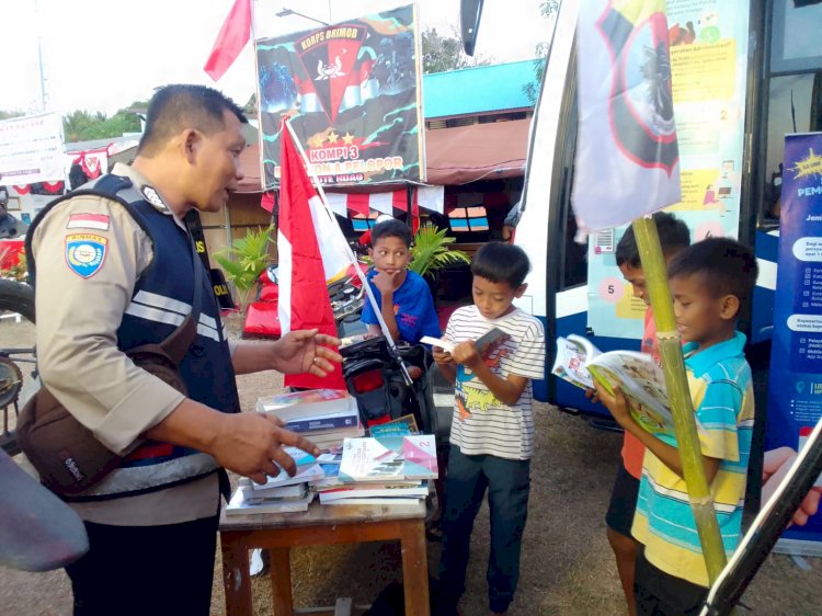Motor Perpustakaan Keliling Bhabinkamtibmas Polsek Lobalain Ditempatkan Diarea Stand Pameran Polres Rote Ndao