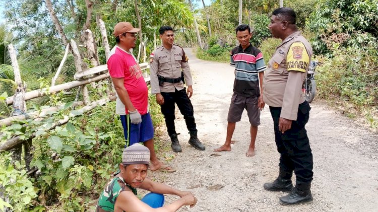 Melalui Patroli Dialogis, Personel Polsek Rote Selatan Ajak Warga Jaga Kamtibmas