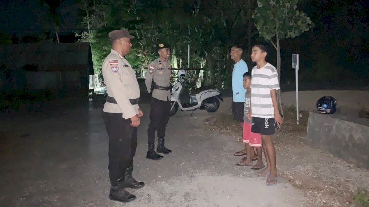 Patroli Malam Personel Polsek  Rote Barat Laut  Cegah Gangguan Kamtibmas