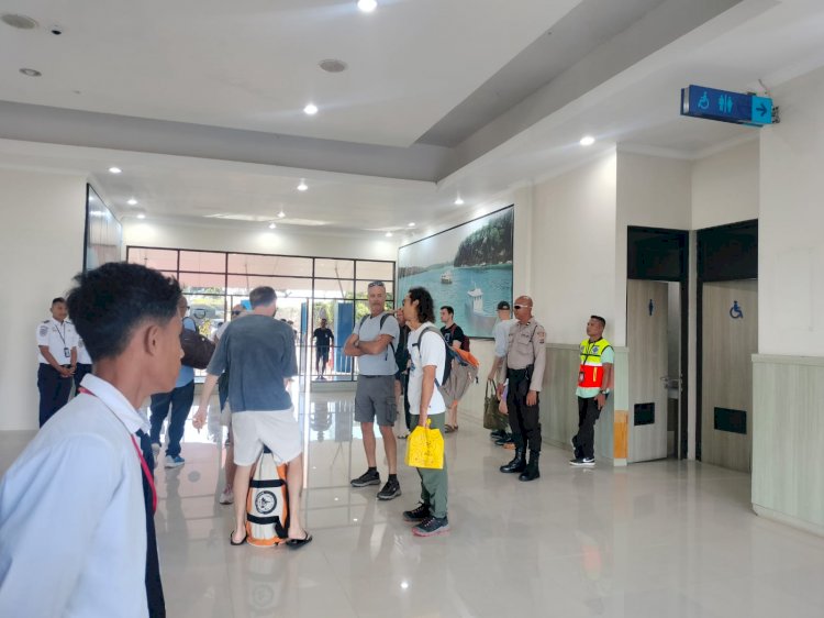 Pengamanan di Bandara D C Saudale Wujud Polri Untuk Masyarakat