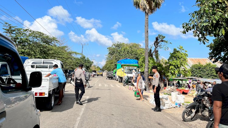 Polsek Rote Barat Lakukan Pengamanan Pada Pasar Sedeoen