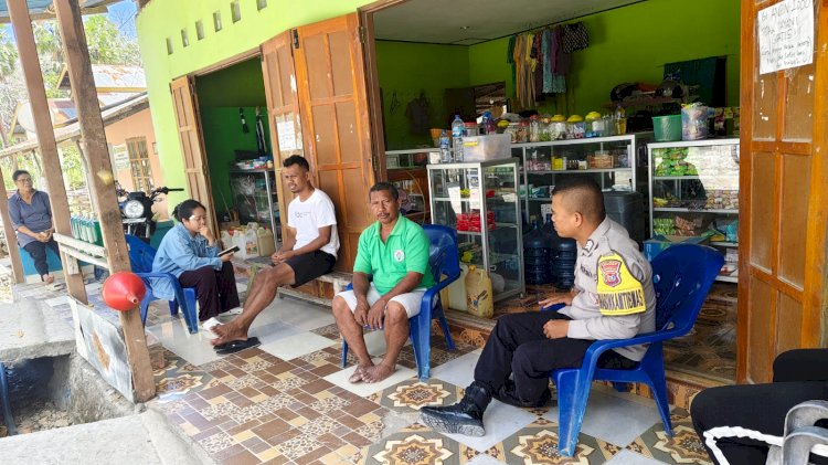 Bhabinkamtibmas Polsek Lobalain Lakukan Kegiatan Sambang Bersama Warga Oeleka