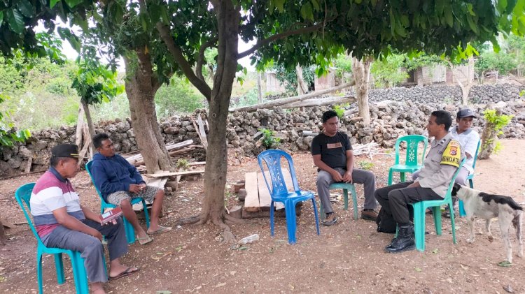 Bangun Sinergitas Dengan Warga Binaan, Bhabinkamtibmas Polsek Rote Tengah Sambangi Warga