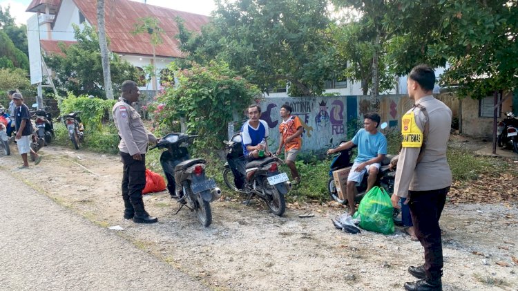 Jaga Sinergitas Dengan Warga, Personel Polsek Rote Selatan Lakukan Patroli Dialogis