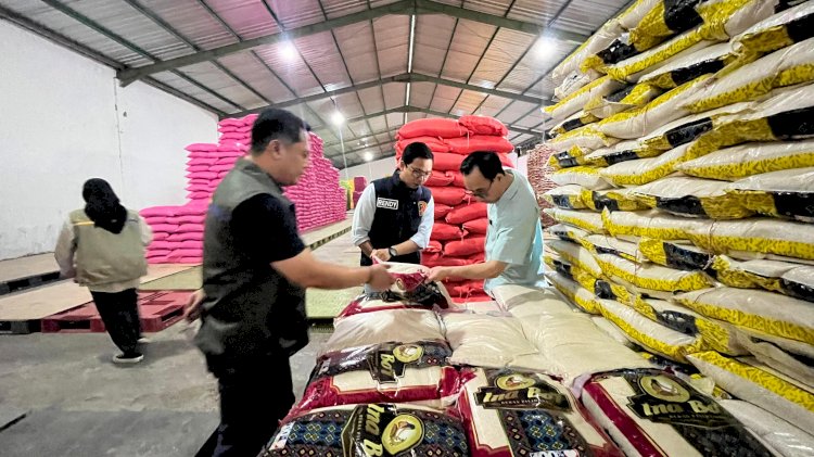 Polda NTT Cek Distributor Beras di Kota Kupang, Temukan Penjualan di atas HET, Distributor diberi Teguran Tertulis
