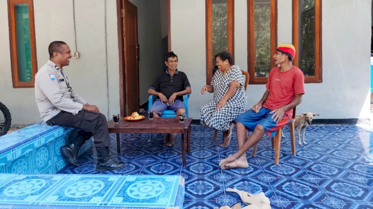 Bhabinkamtibmas Polsek Rote Tengah Sambangi Warga, Jaga Kemitraan Ciptakan Kamtibmas Kondusif
