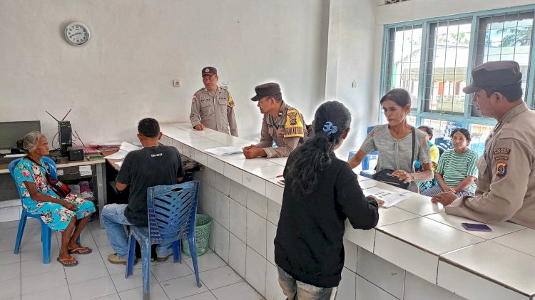Personel Polsek  RBD Laksanakan Pengamanan dan Monitoring Penyaluran BLT Bagi Masyarakat