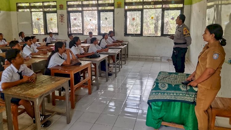 Bhabinkamtibmas Polsek RBL  Sosialisasi Penerimaan Siswa Baru SMA Taruna Kemala Bhayangkara