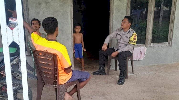 Sambangi Warga, Bhabinkamtibmas Polsek Rote Timur Jaga Kemitraan Dengan Warga Binaan