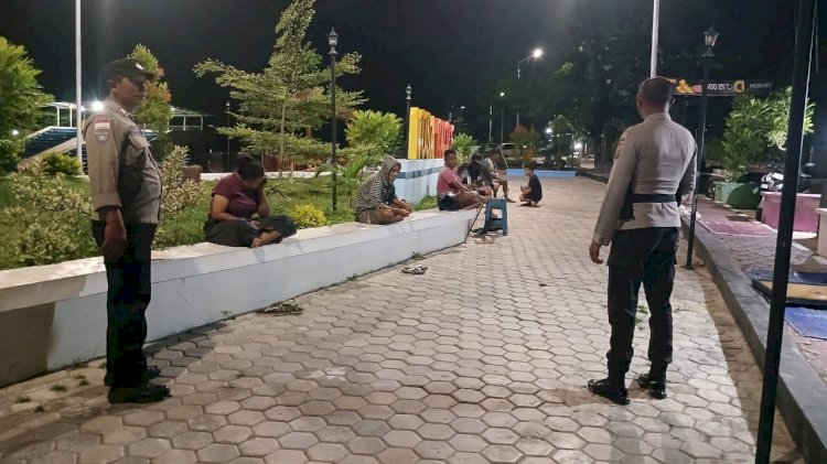 Patroli Malam Personel Polsek Lobalain Untuk Jamin Rasa Aman Bagi Masyarakat