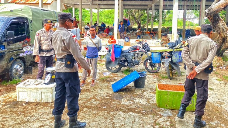 Polsek Rote Tengah Lakukan Pengamanan di Pasar  Siomeda Pastikan Keamanan Masyarakat