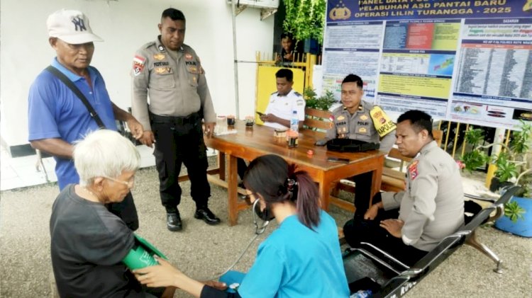 Polsek Pantaibaru Gandeng Puskesmas Korbafo Berikan Layanan Kesehatan Selama Operasi Lilin Turangga 2025
