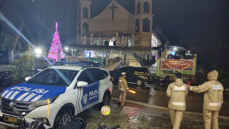Pengamanan Ibadah  Perayaan Natal 2025 Polres Rote Ndao Oleh Personel Polres Rote Ndao