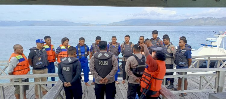 Polda NTT Lanjutkan Pencarian Hari Kedua Korban Tenggelamnya KM Putri Sakinah di Selat Padar