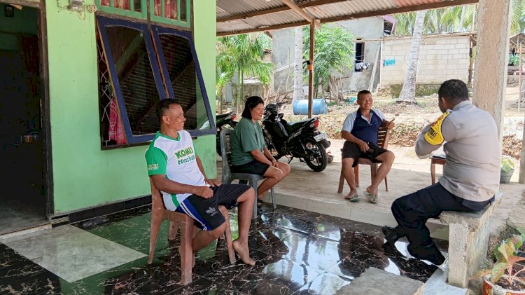 Kegiatan Sambang Bhabinkamtibmas Polsek Rote Selatan di Desa Binaan
