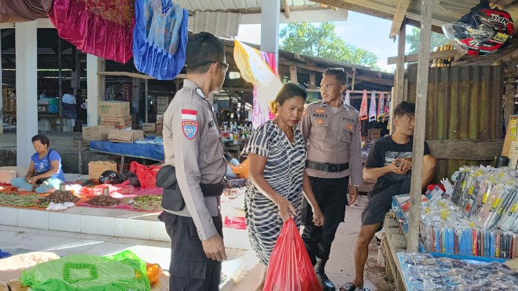 Pastikan Kenyamanan Masyarakat, Polsek Rote Barat Laut Tingkatkan Pengamanan di Pasar Busalangga