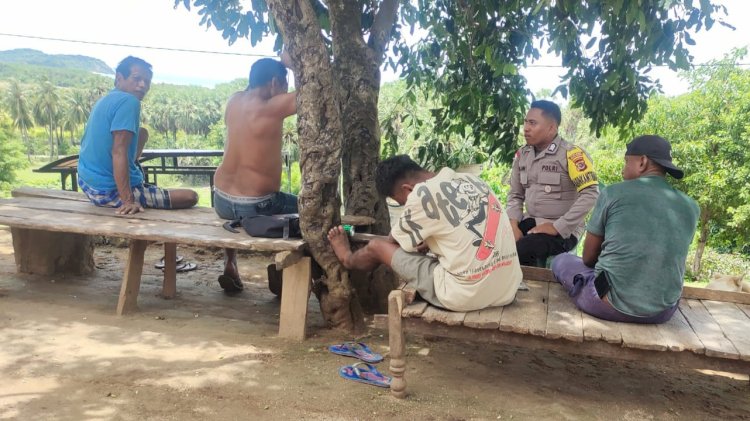 Bhabinkamtibmas Polsek Lobalain  Sambangi Warga Jaga Kemitraan