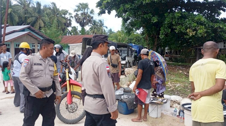K2YD Polsek Rote Barat Laut di Pasar Busalangga