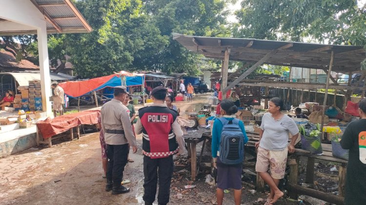 Polsek Rote Tengah Lakukan Patroli di Pasar Siomeda, Upaya Dukung Peningkatan Ekonomi Masyarakat