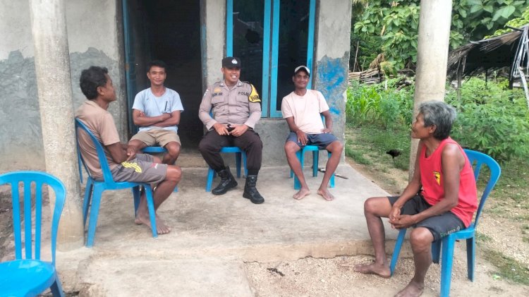 Sambangi Warga Binaan, Bhabinkamtibmas Polsek Rote Barat  Daya Ajak Warga Jaga Kamtibmas