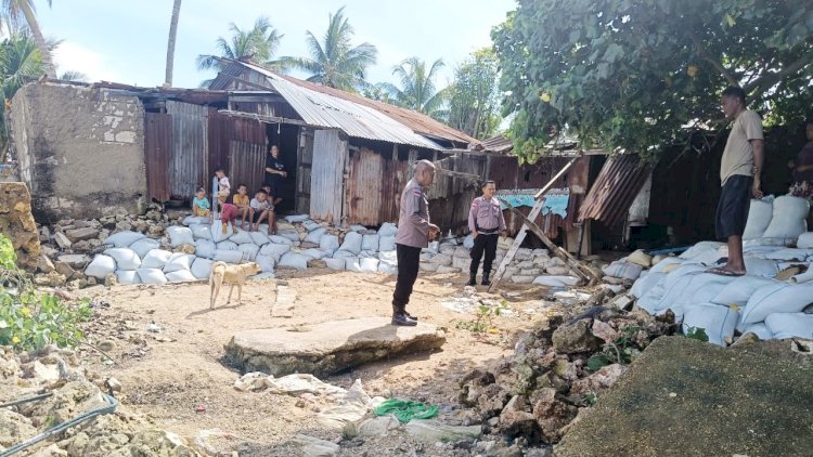 Sejumlah Rumah di Kelurahan Namodale Mengalami Kerusakan Akibat Robohnya Tanggul Penahan Gelombang