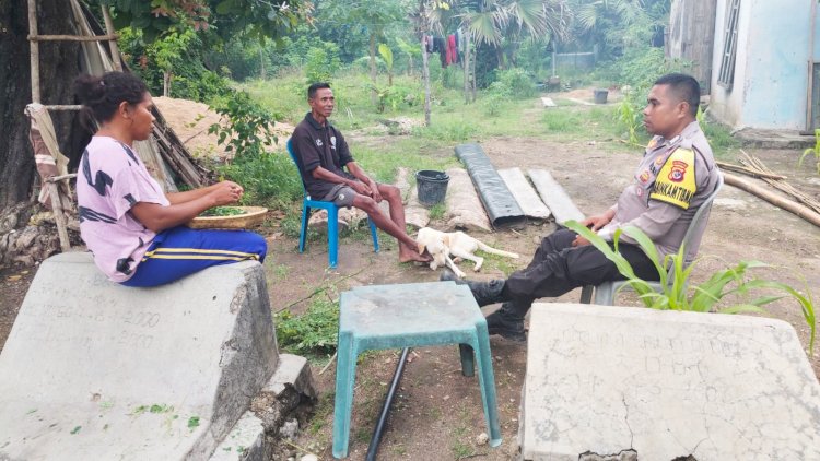 Sambangi Warga, Bhabinkamtibmas Polsek Pantaibaru Ajak Dukung Program Pemerintah