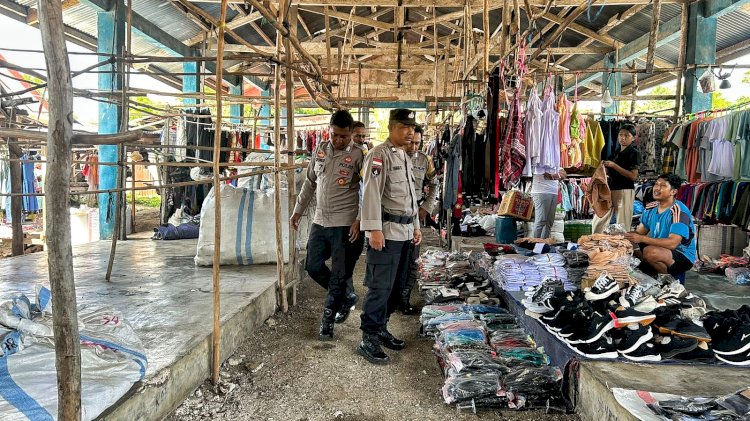 Jamin Kenyamanan Masyarakat, Personel Polsek Rote Barat Laut Patroli di Pasar Busalangga