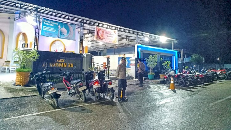 Jajaran Polres Rote Ndao Melaksanakan Pengamanan Sholat Tarawih, Jamin Kekhusyukan Ramadhan 1447 H