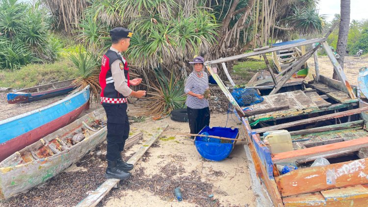 Ciptakan Kamtibmas Kondusif dan Jaga Kenyamanan Masyarakat, Polsek Rote Barat Intensifkan Patroli Dialogis