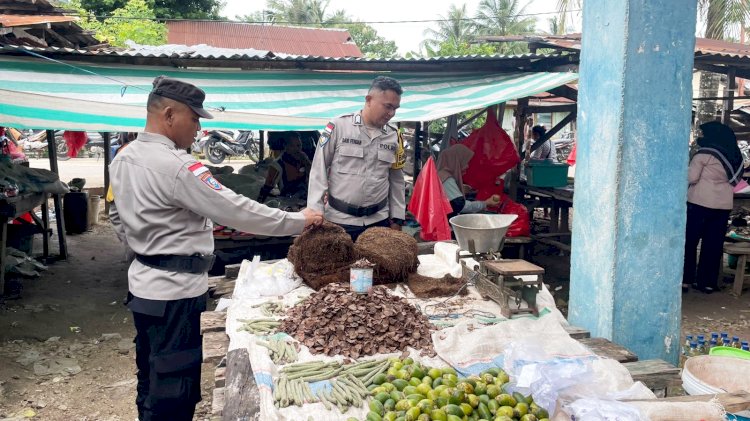 Pastikan Kenyamanan Masyarakat, Polsek Rote Barat Laut  Lakukan Patroli Dialogis di Pasar Busalangga