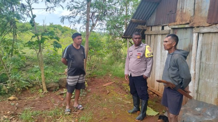 Sambangi Warga Binaan, Bhabinkamtibmas Polsek Rote Selatan Ajak Warga Jaga Keamanan Lingkungan