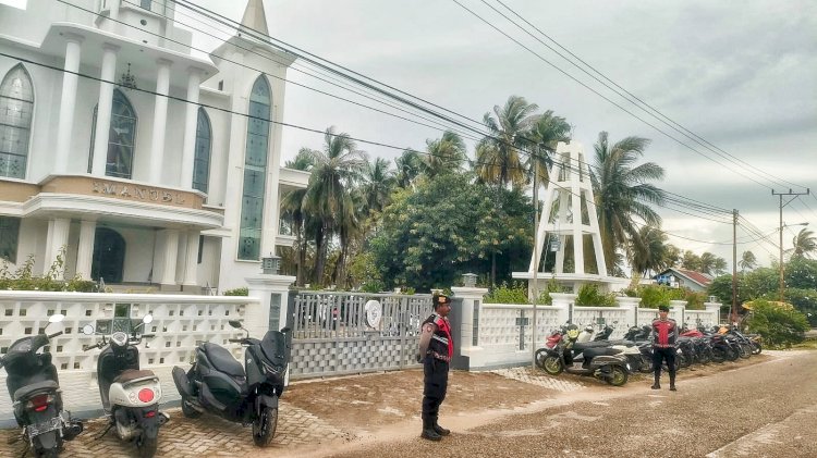 Personel Polsek Rote Barat Lakukan Patroli, Jamin Kenyamanan Masyarakat Saat Beribadah